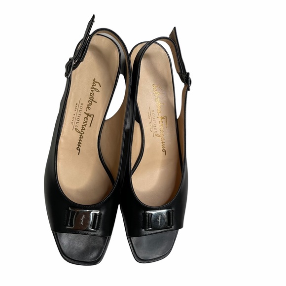 Salvatore Ferragamo Renata Size 7 1/2 AA
New! Never used with box - Picture 5 of 16